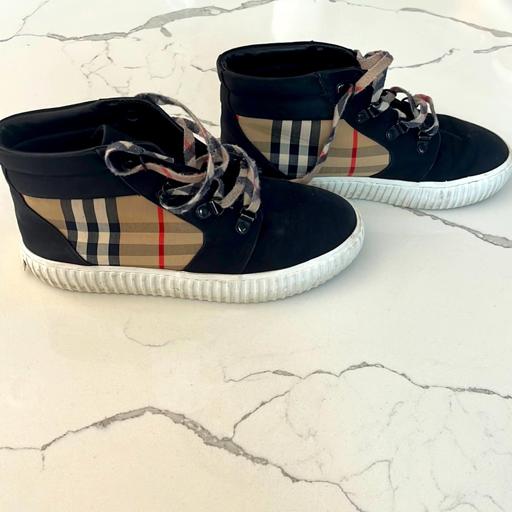 Burberry shoes used kids size 35